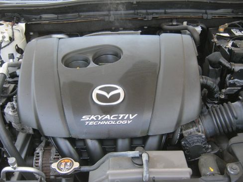 Used 2016 MAZDA MAZDA3 i Touring w/ Popular Equipment Package FWD image 14