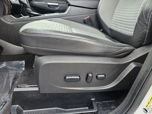 Used 2019 Ford Escape SE image 13