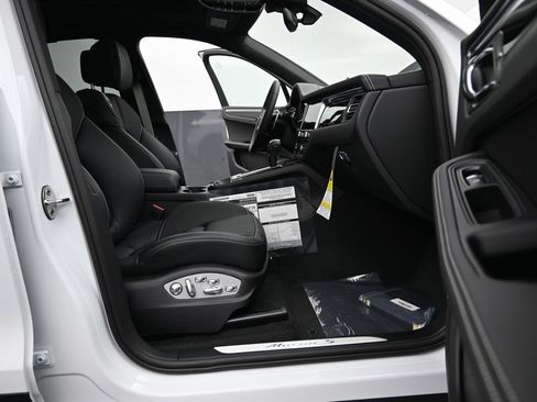 New 2025 Porsche Macan S image 17