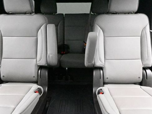 Used 2023 GMC Yukon XL SLT AWD/4WD image 22