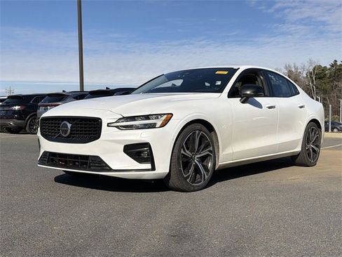 Used 2024 Volvo S60 B5 Plus image 2
