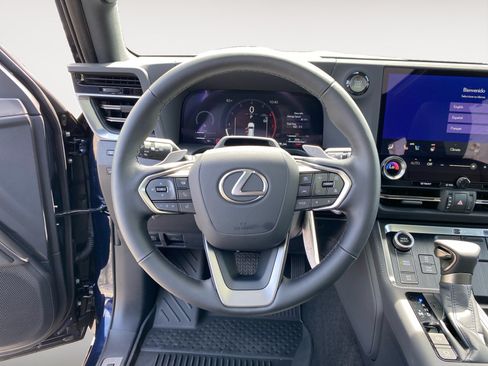 Used 2026 Lexus GX 550 w/ Accessory Package (2T) AWD/4WD image 14