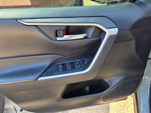 Used 2022 Toyota RAV4 XLE w/ Convenience Package image 5