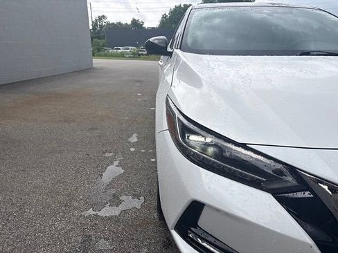 Used 2022 Nissan Sentra SR w/ SR Premium Package FWD image 30