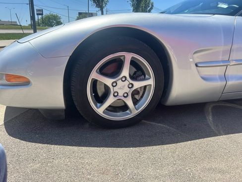Used 2001 Chevrolet Corvette Convertible w/ Preferred Equipment Group2 RWD image 27