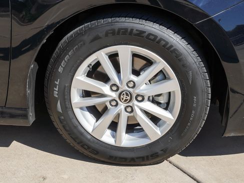 Used 2025 Toyota Camry LE FWD image 10