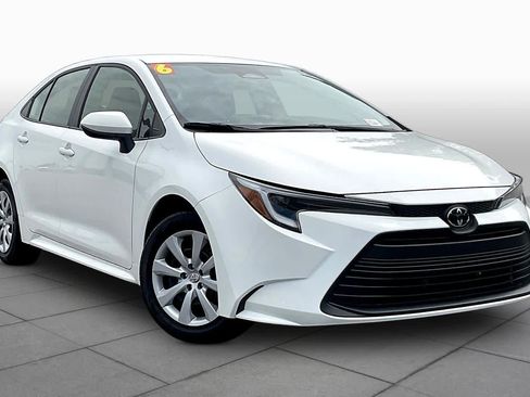 Used 2026 Toyota Corolla LE FWD image 3