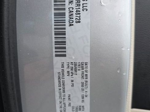 Used 2024 Chrysler Pacifica Touring-L image 3