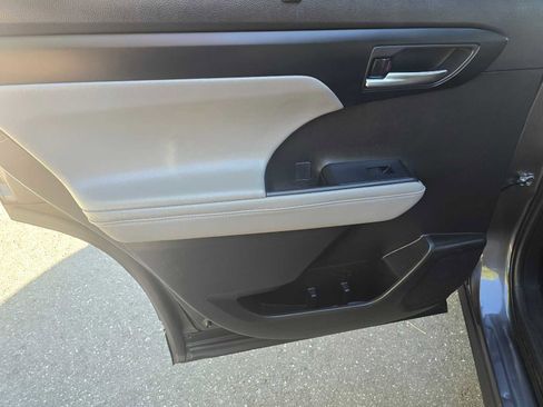 Used 2022 Toyota Highlander XLE image 20