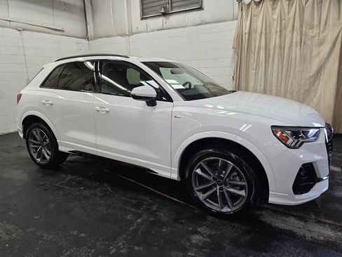 Certified 2025 Audi Q3 2.0T Premium w/ Convenience Package image 7