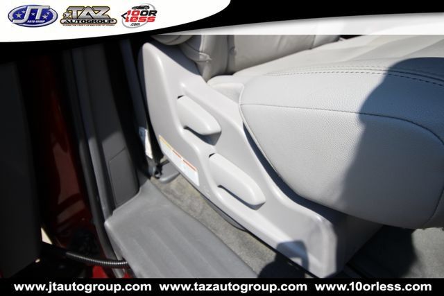 Used 2018 Toyota Sienna XLE Premium w/ Carpet Mat Package FWD image 16