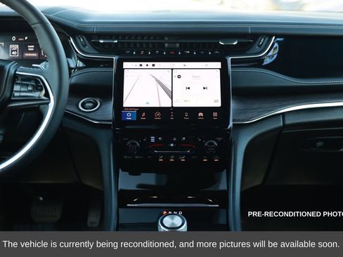 Used 2023 Jeep Grand Cherokee Overland image 27