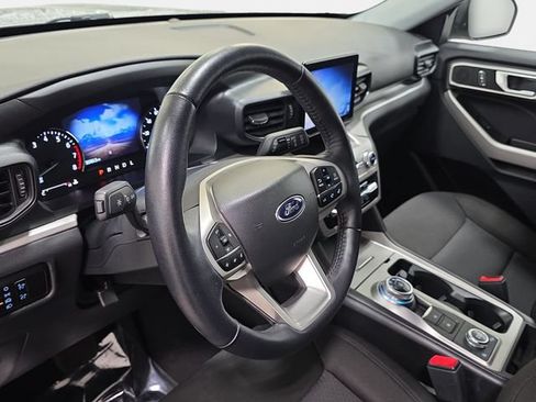 Used 2023 Ford Explorer XLT AWD/4WD image 14