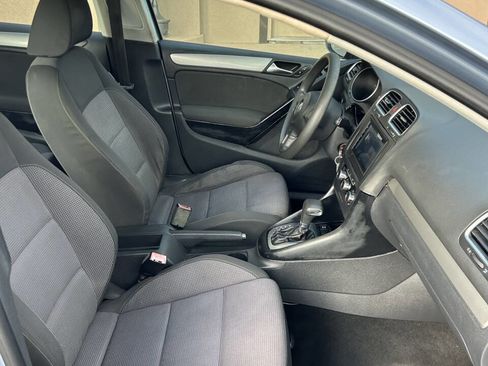 Used 2010 Volkswagen Golf 4-Door image 16