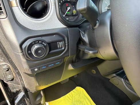 Used 2025 Jeep Wrangler Sahara w/ Safety Group image 25