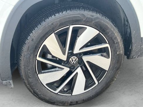 Used 2025 Volkswagen Atlas SE FWD image 23