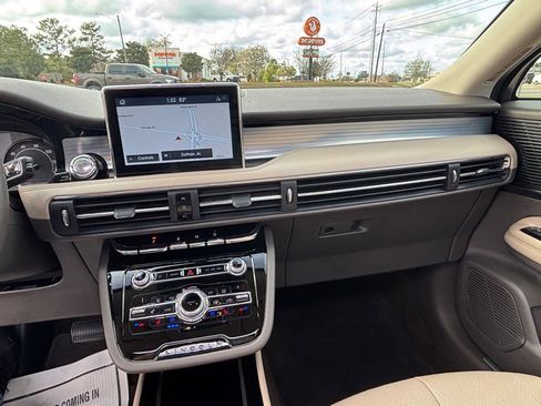 Used 2020 Lincoln Corsair FWD w/ Premium Package image 11