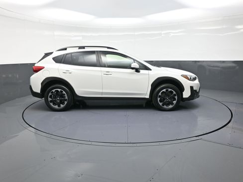 Used 2023 Subaru Crosstrek 2.0i Premium image 2