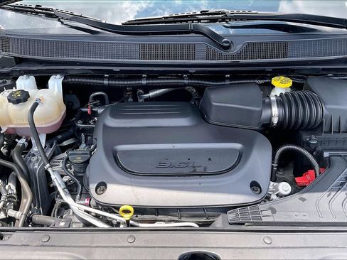 Used 2023 Chrysler Voyager LX FWD image 31