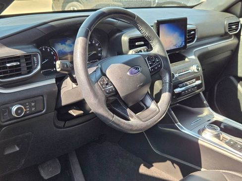 Used 2020 Ford Explorer XLT w/ Equipment Group 202A AWD/4WD image 8
