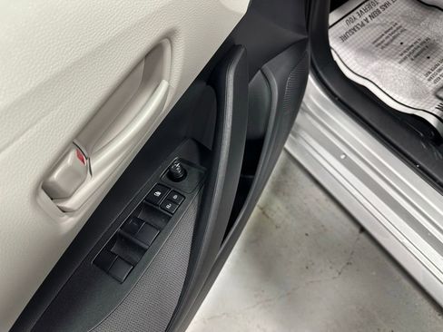 Used 2025 Toyota Corolla LE image 9