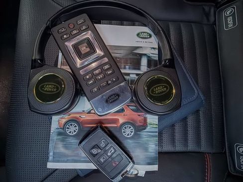 Used 2018 Land Rover Discovery HSE Luxury AWD/4WD image 29