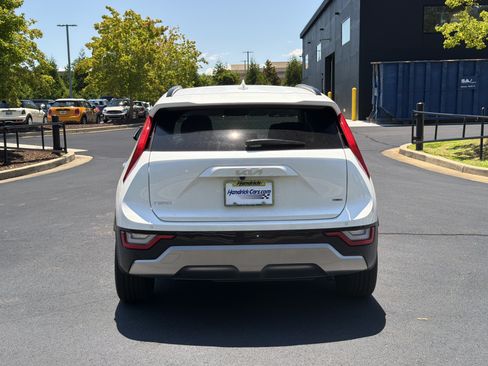 Used 2023 Kia Niro SX Touring FWD image 16