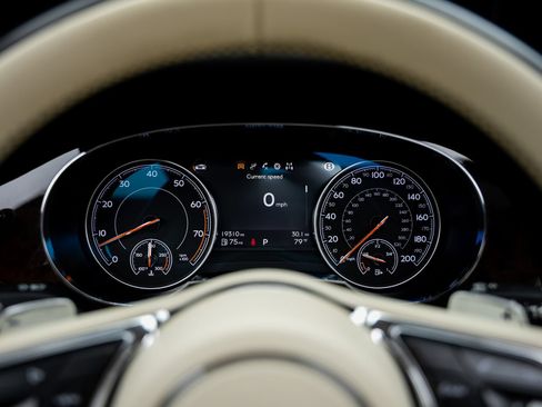 Used 2018 Bentley Bentayga AWD/4WD image 43