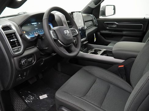 New 2026 RAM 1500 4x4 Crew Cab image 16