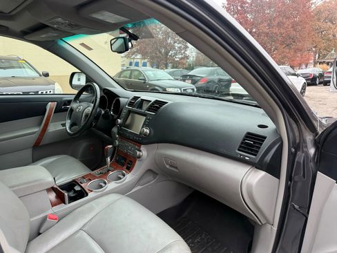Used 2010 Toyota Highlander Limited image 19