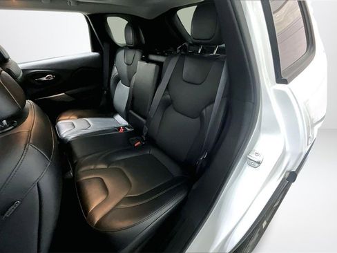 Used 2022 Jeep Cherokee Limited image 22