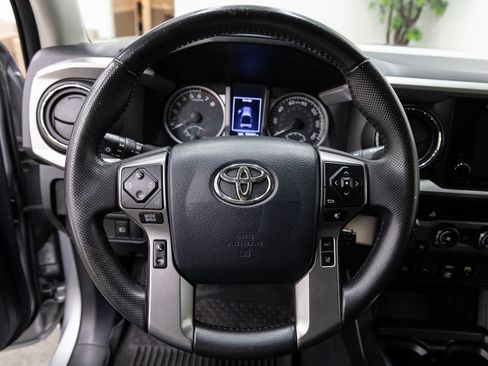 Used 2018 Toyota Tacoma SR5 image 16