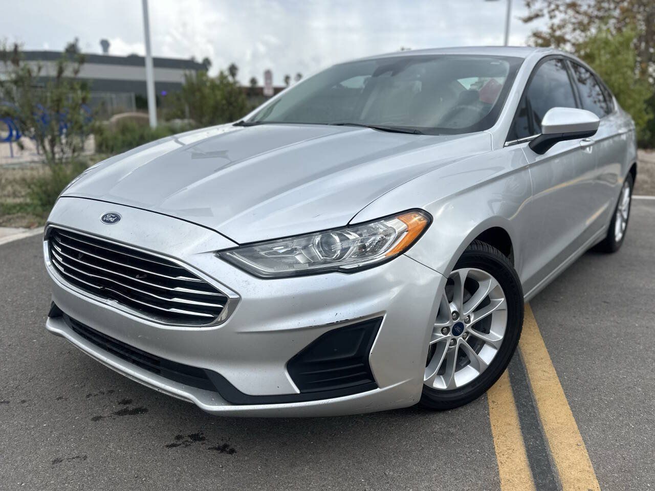Used 2019 Ford Fusion SE FWD image 1