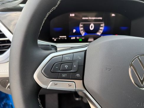 New 2025 Volkswagen Taos SE image 20