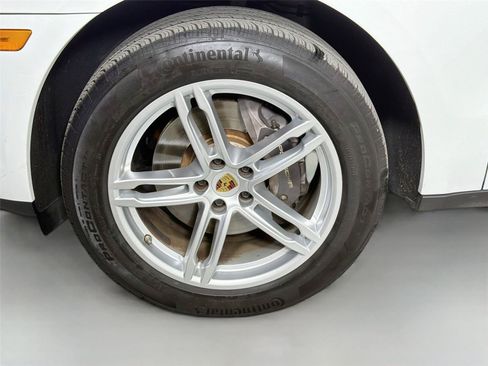 Certified 2022 Porsche Macan AWD/4WD image 11