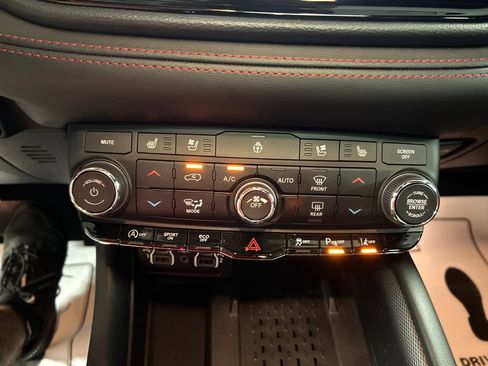 Used 2025 Dodge Durango GT AWD/4WD image 19