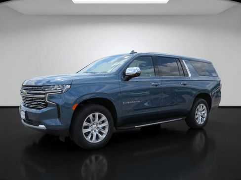 Used 2025 Chevrolet Suburban Premier AWD/4WD image 5