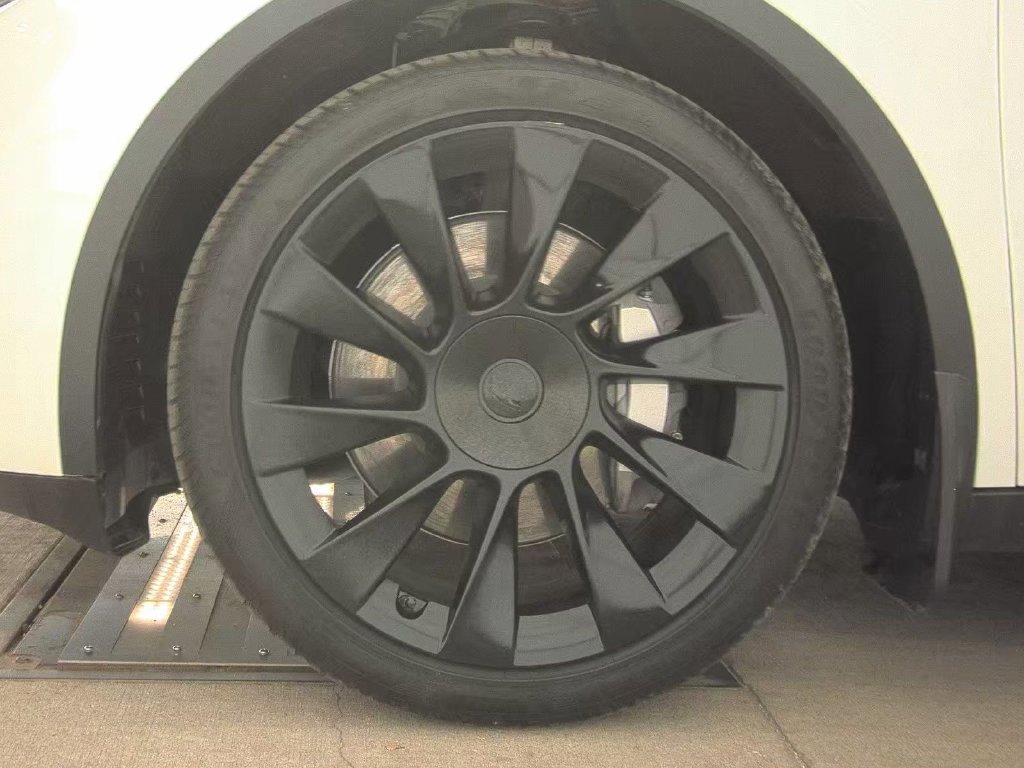 Used 2023 Tesla Model Y Long Range AWD/4WD image 6