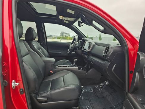 Used 2022 Toyota Tacoma TRD Sport image 12