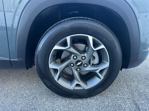 Used 2025 Chevrolet Trax LT image 28