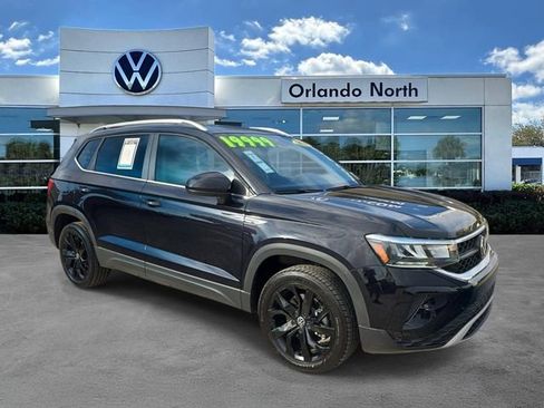 Used 2023 Volkswagen Taos SE FWD image 1