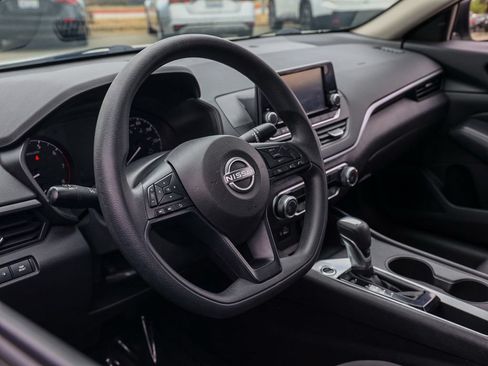 Used 2024 Nissan Altima 2.5 S FWD image 14