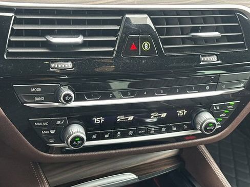 Used 2023 BMW 530e xDrive w/ Executive Package image 25