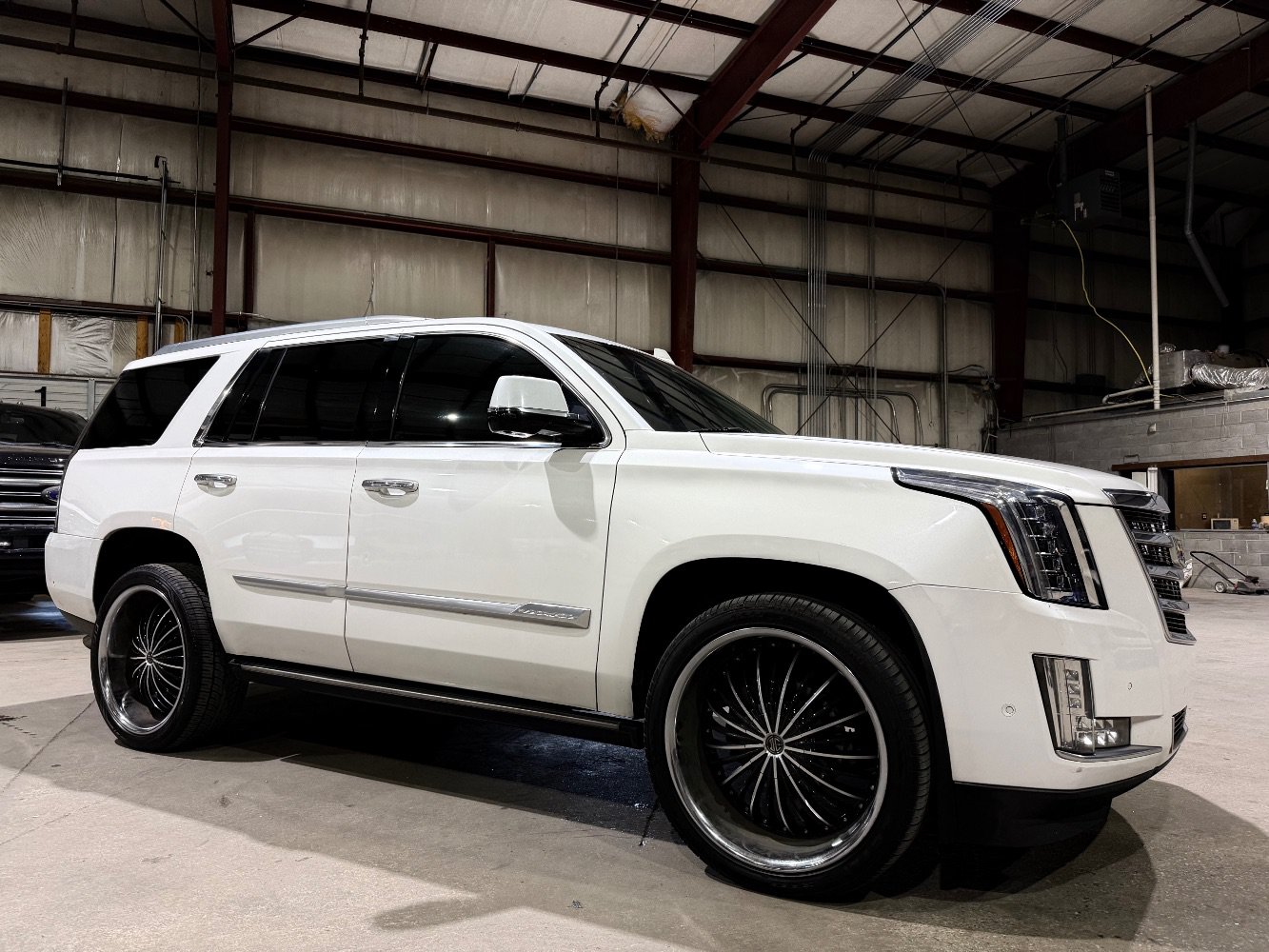 Used 2017 Cadillac Escalade Premium Luxury RWD image 3