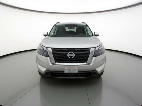 Used 2025 Nissan Pathfinder SV image 2