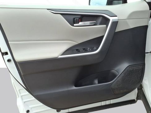 Used 2021 Toyota RAV4 XLE AWD/4WD image 10
