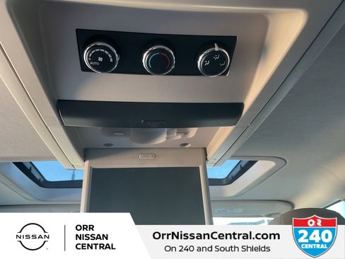 Used 2015 Chrysler Town & Country Limited Platinum image 15