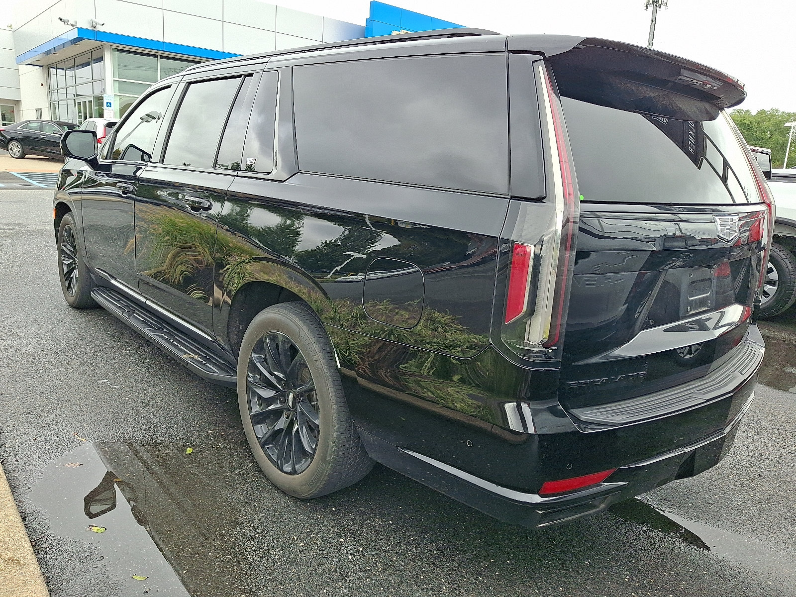 Certified 2021 Cadillac Escalade ESV Sport w/ Driver Assist Tech Package AWD/4WD image 4