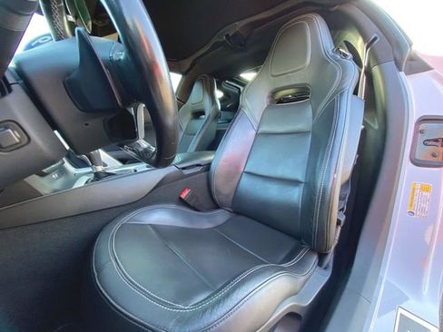 Used 2019 Chevrolet Corvette Stingray Coupe w/ 1LT RWD image 18