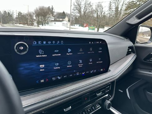 Certified 2025 Chevrolet Suburban Premier image 24